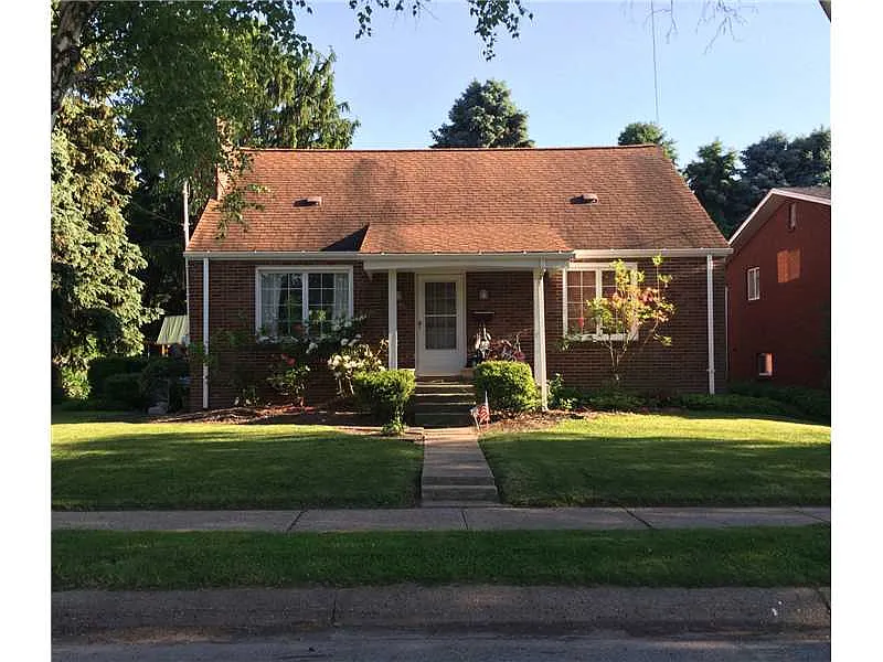 1404 Oak St photo 1