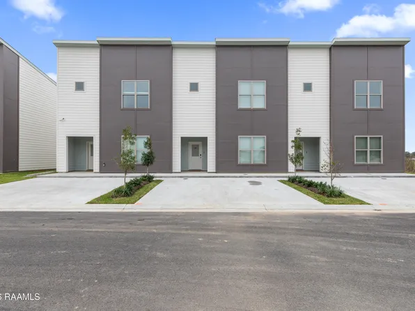 211 Firethorn Dr, Youngsville, LA 70592