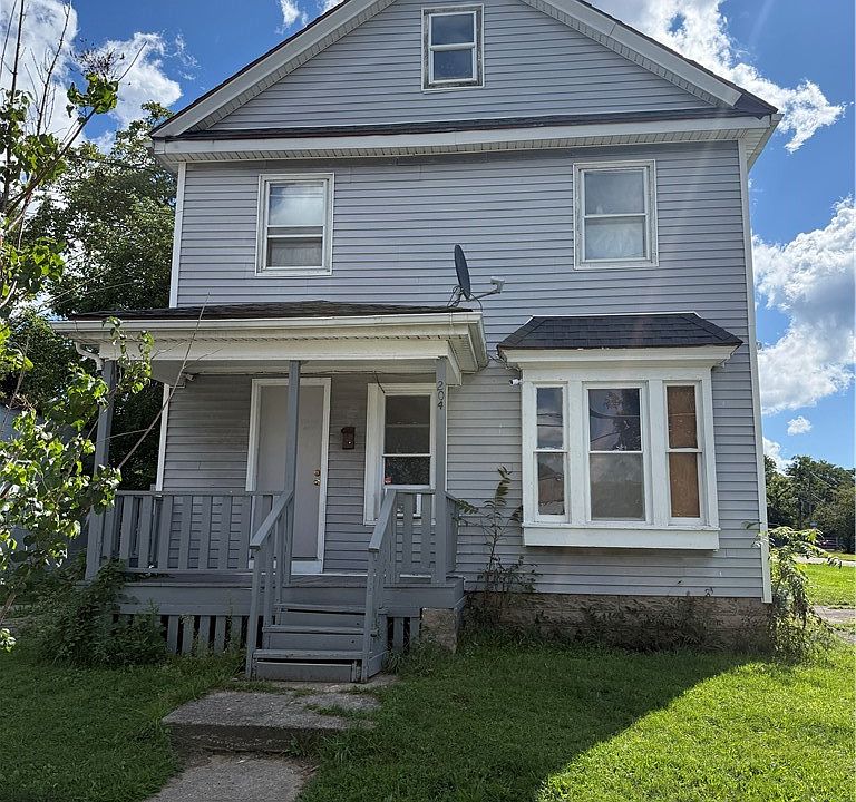 1st image of 204 Hebard St