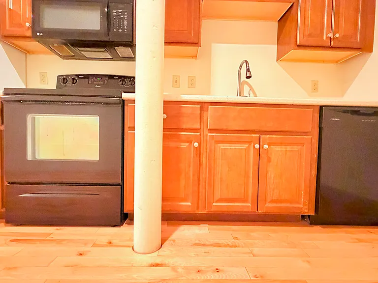 191 College St #203 — Photo 16
