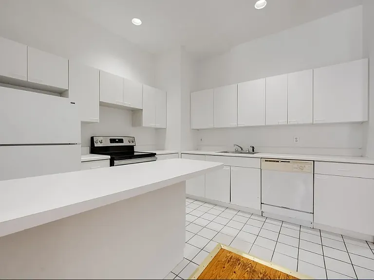 207 Columbus Ave #B — Photo 1