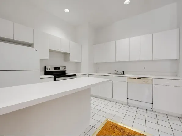 207 Columbus Ave #B, New York, NY 10023