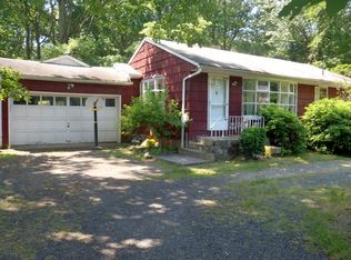 284 Dunkerhook Rd, Paramus, NJ 07652