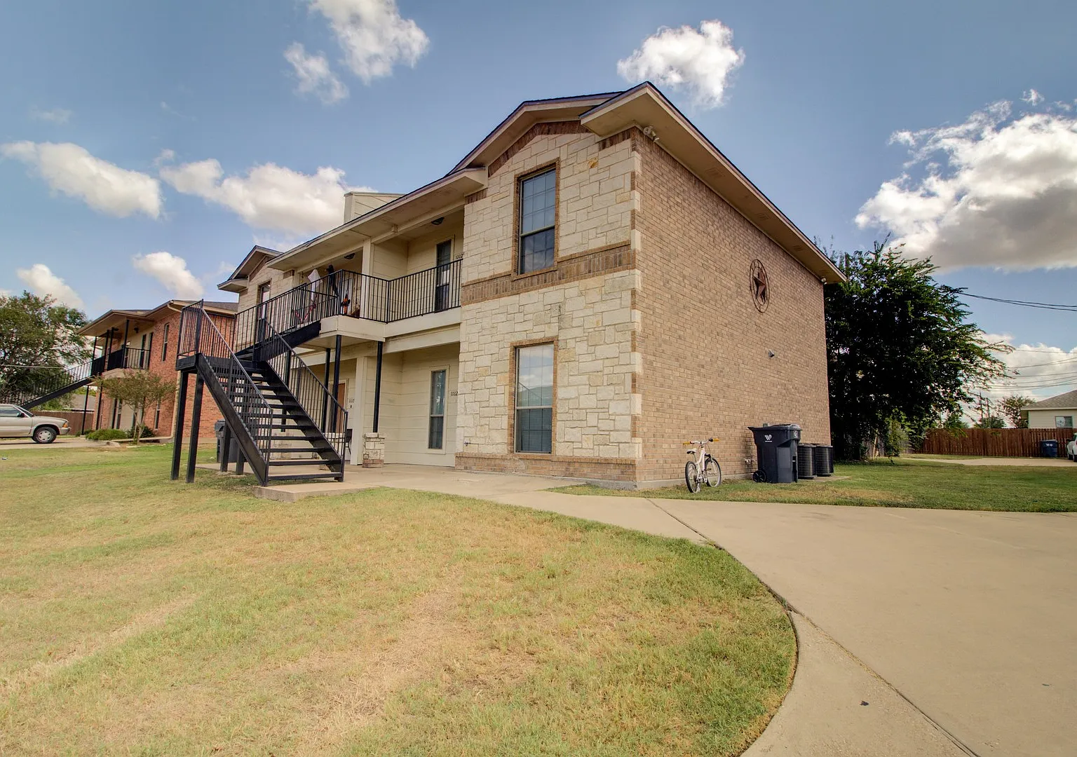Panther Way Fourplex — Photo 2