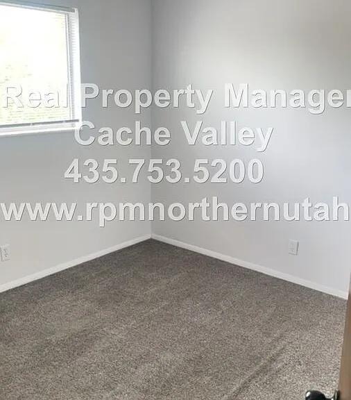 591 N Dee Ave #2 — Photo 7