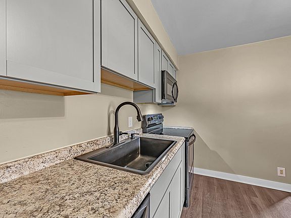 4th image of 108 Duncan St