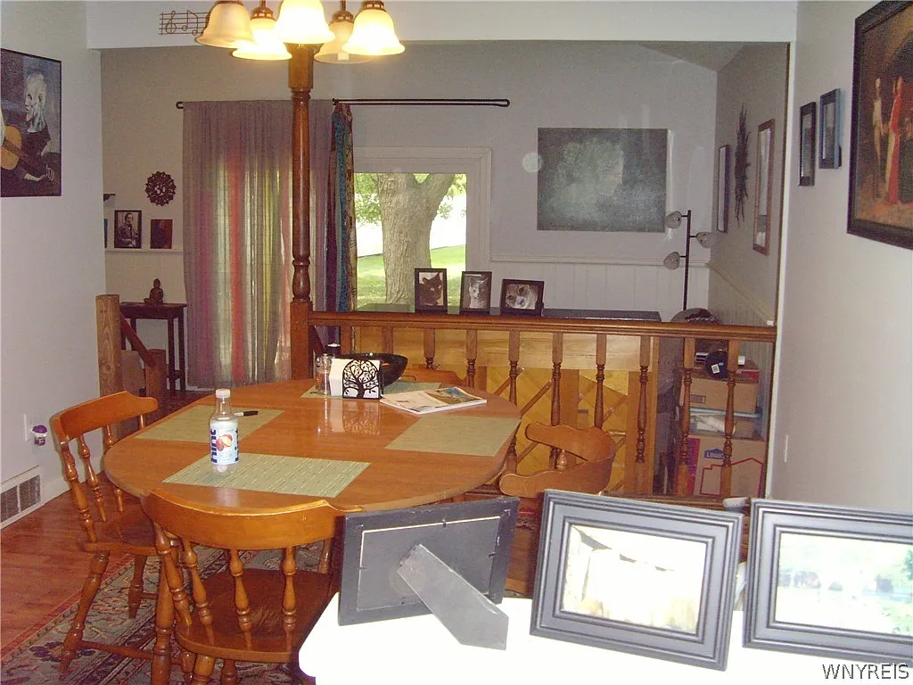 3 bed, 2.5 bath, 3090 sqft, $1,950 — Photo 3