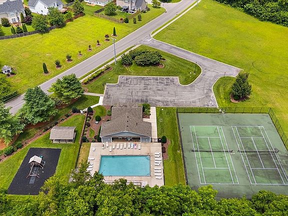 2nd image of 303 Newport Meadows Cir