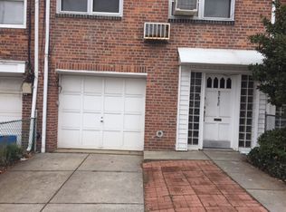 5438 66th St, Maspeth, NY 11378