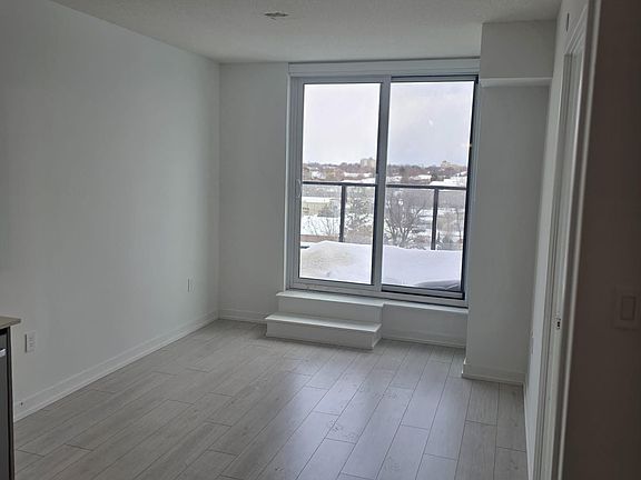 5th image of 556 Marlee Ave #809