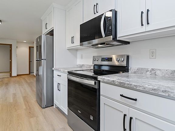 5th image of 617 N Cambridge Dr