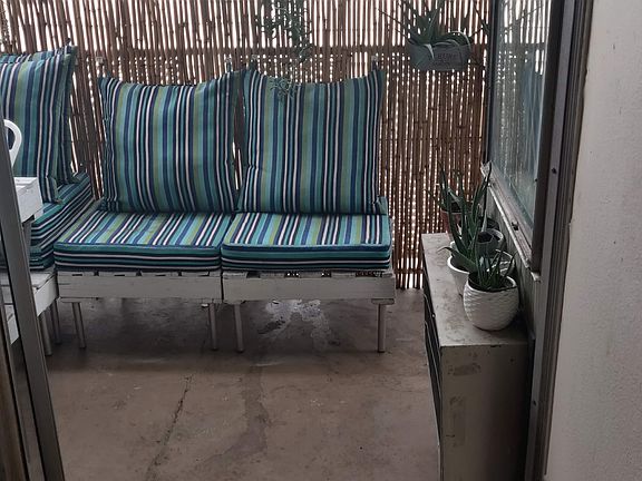 5th image of 5725-27 Reseda Blvd #24