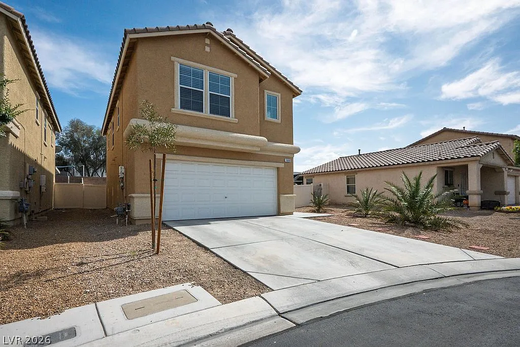 3 bed, 2.5 bath, 1527 sqft, $2,500 — Photo 3