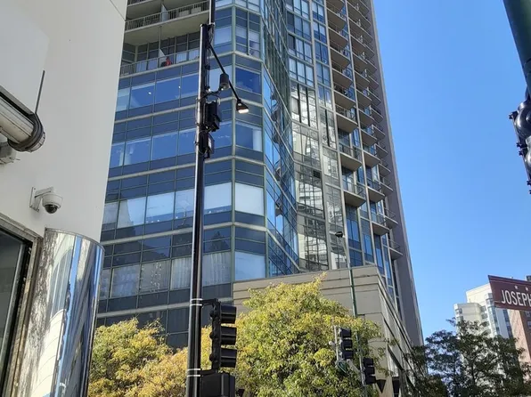 111 W Maple St APT 3412, Chicago, IL 60610