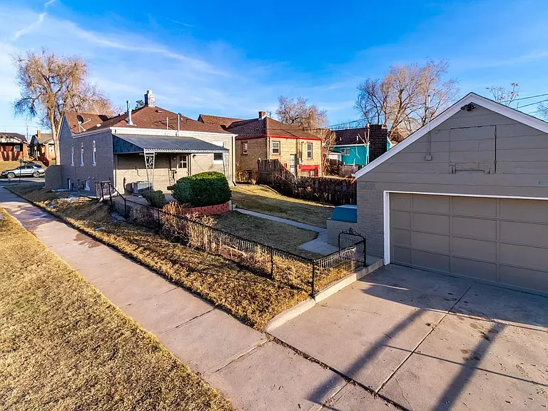3457 N Steele St — Photo 3