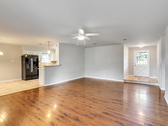 5th image of 913 W Galveston St