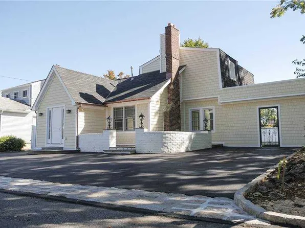 115 Adams St, Centerport, NY 11721