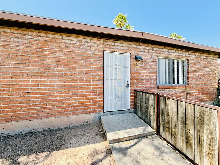 Desert Terrace Apartments - 2 and 3 Bedrooms with Community Pool and Laundry! — Photo 8