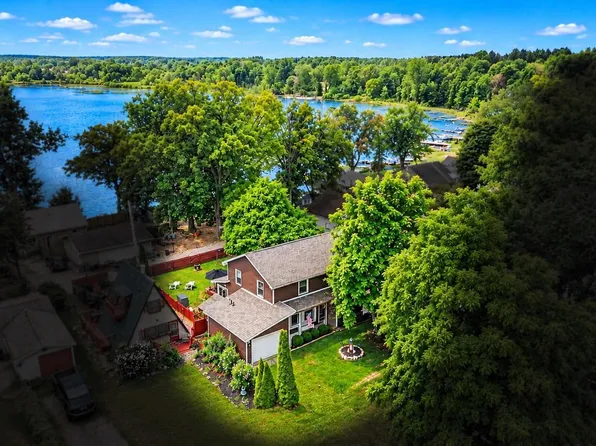 4176 Pleasant Dr, Attica, MI 48412