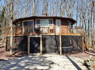 104 Rockwood Dr, Lords Valley, PA 18428