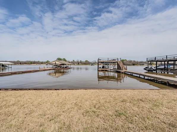 146 Lynn Creek Dr, Mabank, TX 75156
