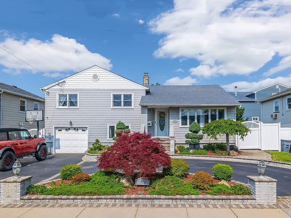 1st image of 229 Island Parkway Parkway W