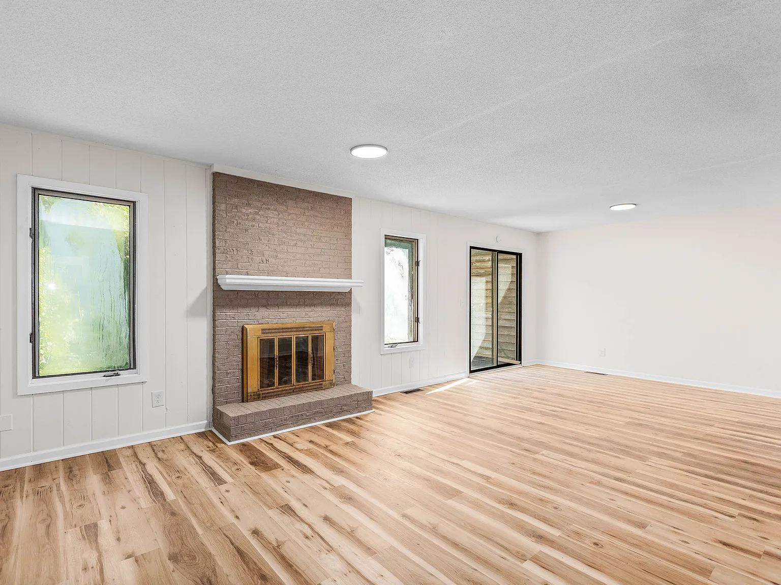 2 bed, 2.5 bath, 1444 sqft, $1,595 — Photo 2