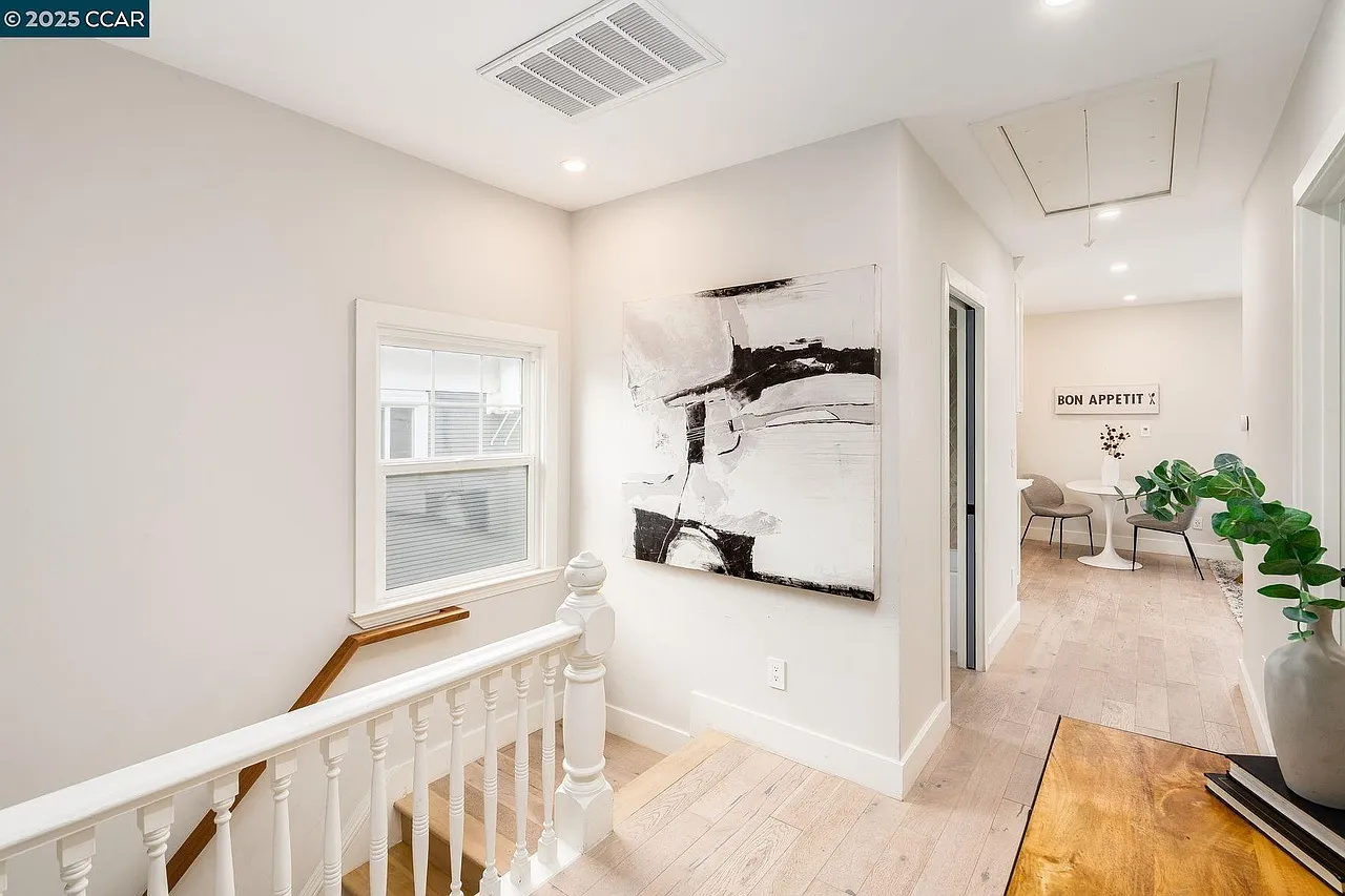 2 bed, 850 sqft, $4,000 — Photo 3