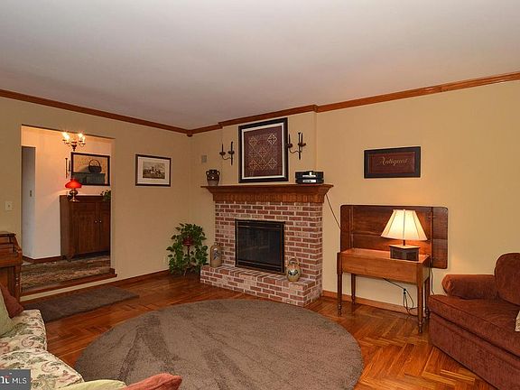 5th image of 12 Schoolhouse Ln