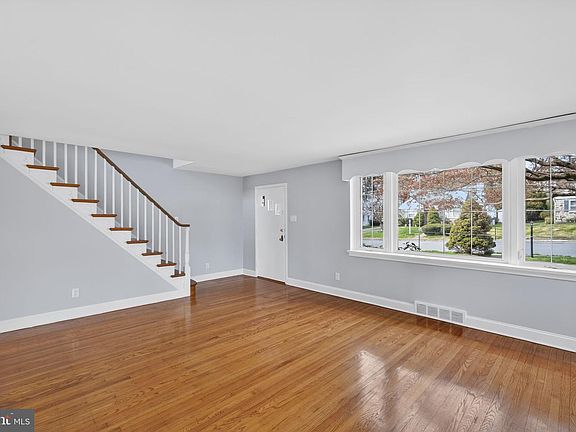 5th image of 517 Weymouth Rd