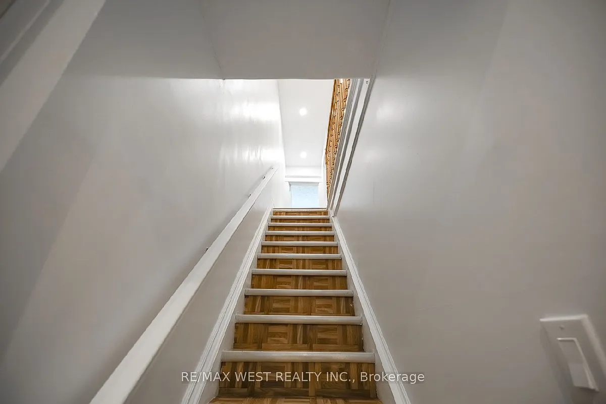 Building Photo - 108 Armstrong Ave #2