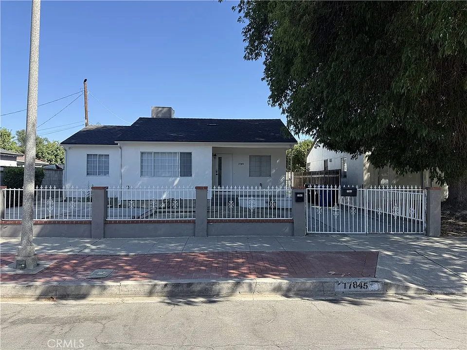 17845 Victory Blvd