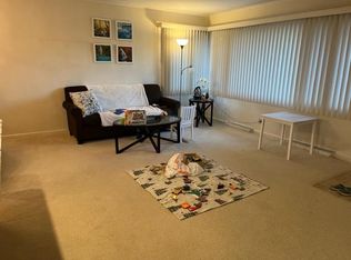 1008 Dell Rd, Northbrook, IL 60062