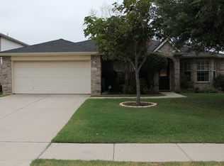416 Ridge Dr, Justin, TX 76247