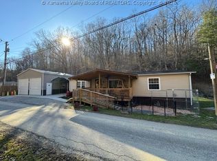 122 Terrace Ln, Alum Creek, WV 25003