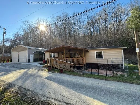 122 Terrace Ln, Alum Creek, WV 25003