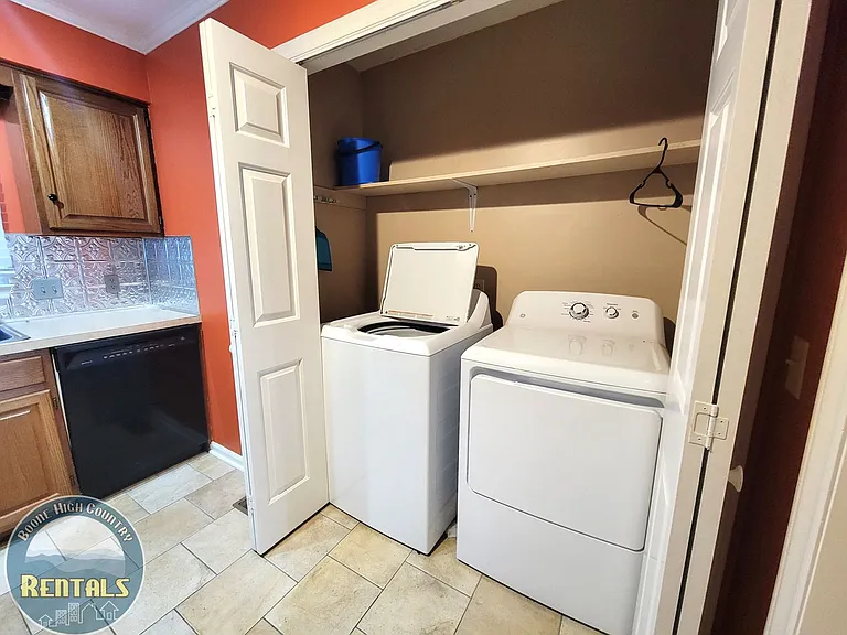 1254 Camelot Ct NE — Photo 19