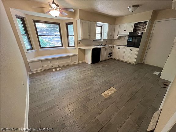 3rd image of 110 Vista Hills Blvd