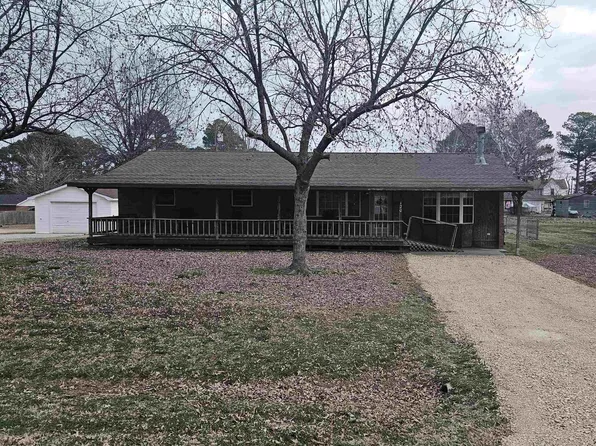 120 N Ballard St, Rector, AR 72461