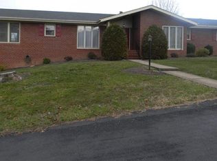 100 N Whissen St, Edinburg, VA 22824