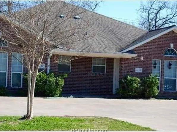 1441 Western Oaks Ct, Bryan, TX 77801