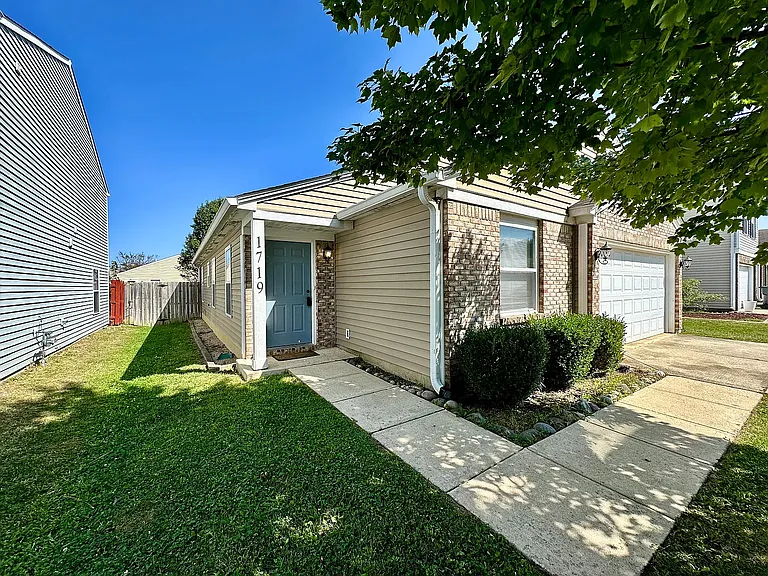 1719 Elijah Blue Dr — Photo 3