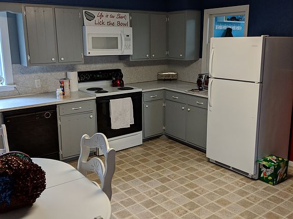 Kitchen & Dining-Main Floor