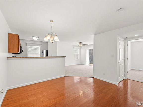 2nd image of 914 Saravalle Dr