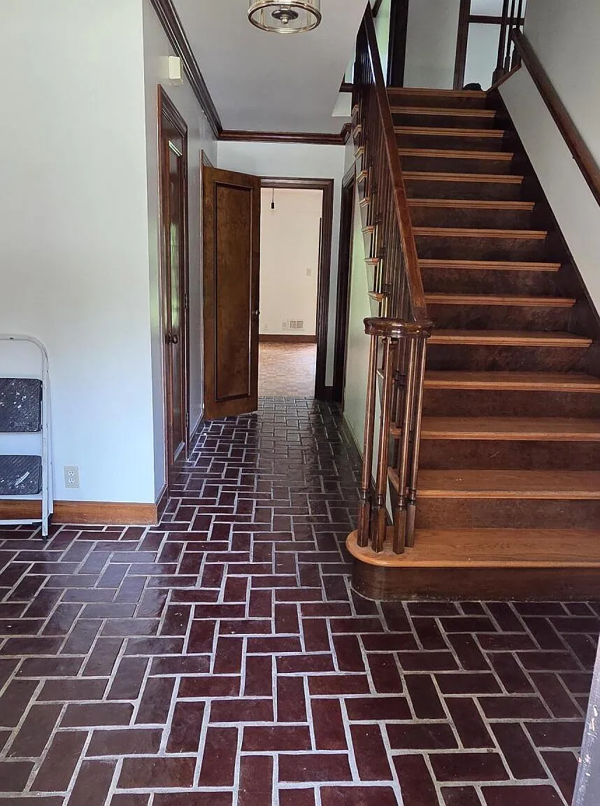 4 bed, 2.5 bath, 2700 sqft, $3,250 — Photo 2