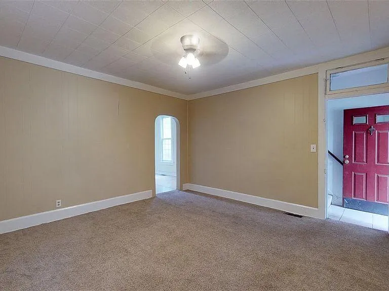 3213 Broadway Ave — Photo 10