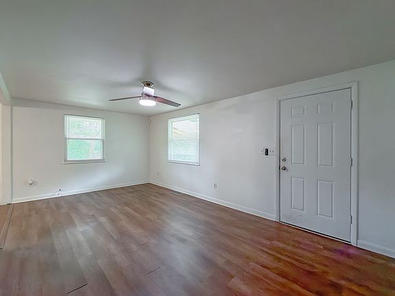 4th image of 1210 Carson Dr