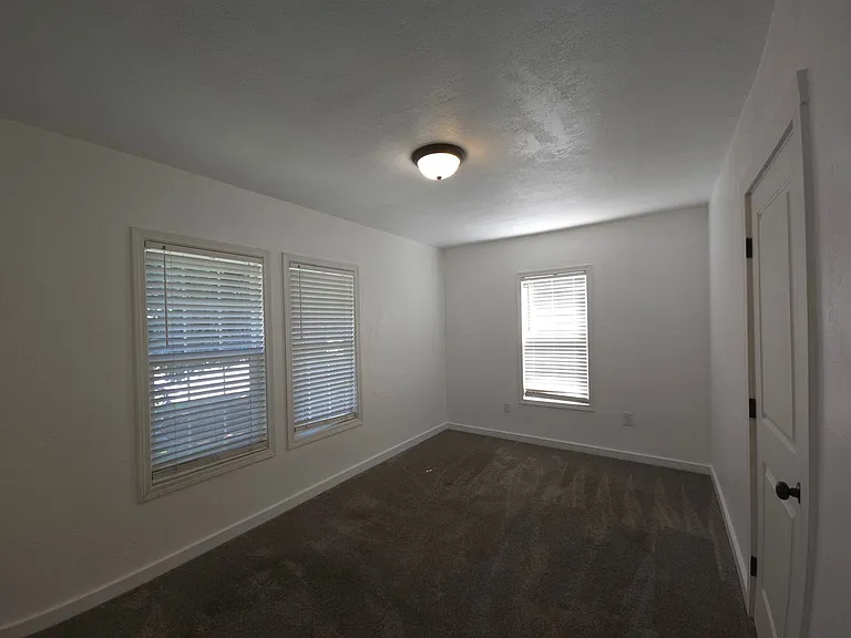 114 E Borah Ave — Photo 10
