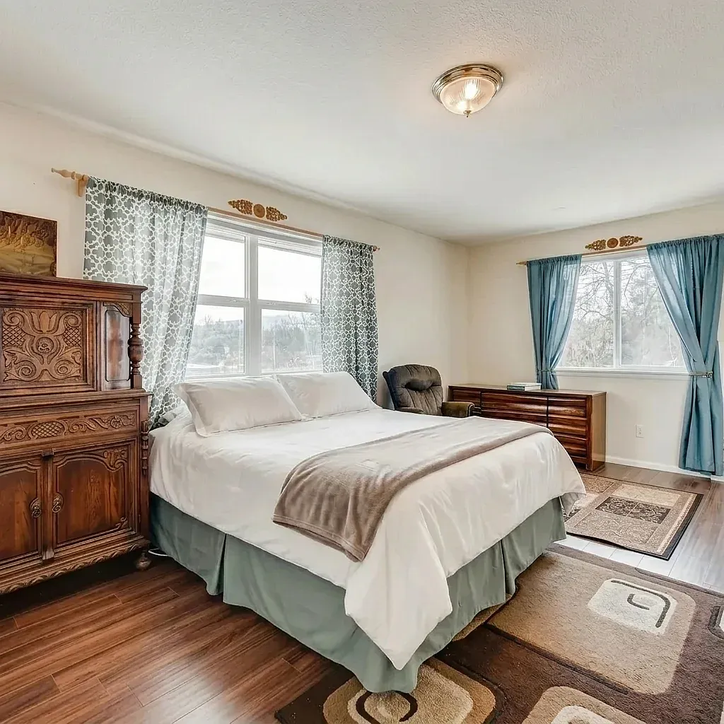 6 bed, 2738 sqft, $770 — Photo 3