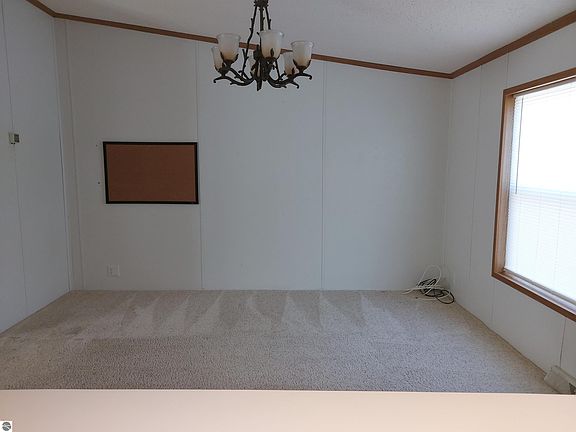 2nd image of 2451 Leisure Ln